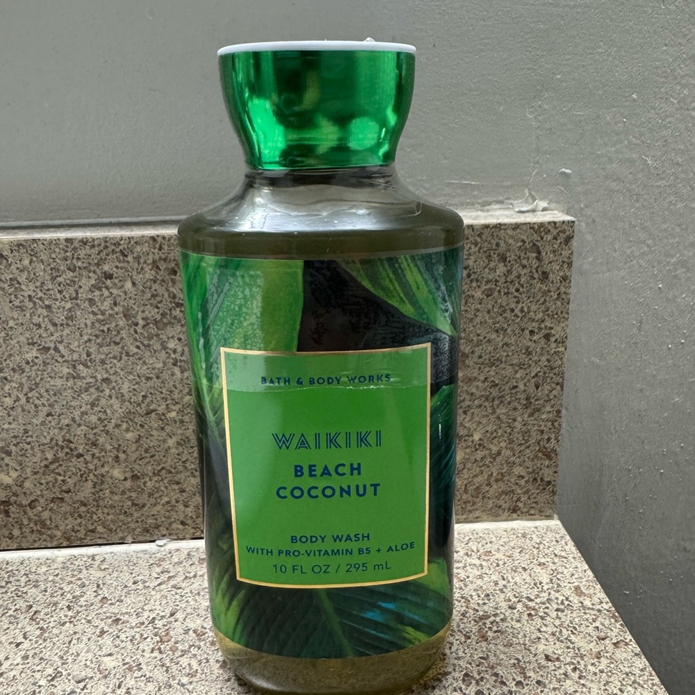 Bath & Body Works Waikiki Beach Coconut Body Wash - Vibrant Green